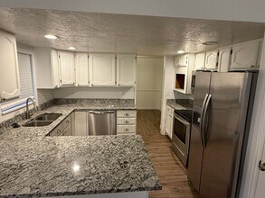 Building Photo - Half off first months rent - Beautiful home with lots of parking and central air