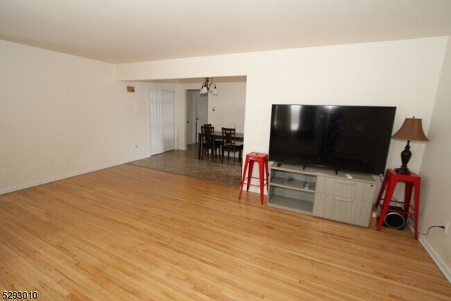 Building Photo - 287 Legion Pl
