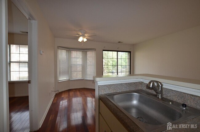 Building Photo - 14 Lear Ct