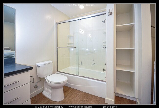 Building Photo - One bed, One bath Luxury Apartment at Stewart Meadows - Available June
