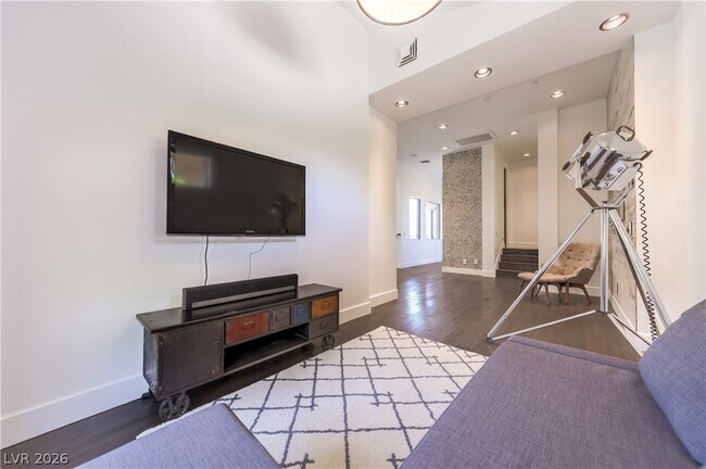 Building Photo - 1501 Foothills Village Dr
