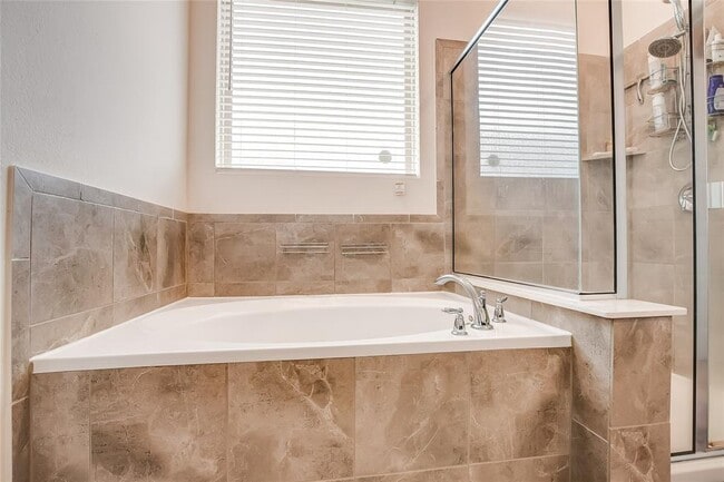 Building Photo - 508 Middle Brook Dr