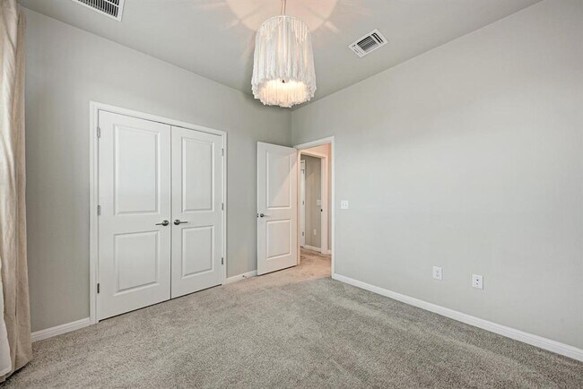 Building Photo - 5408a Baythorne Dr