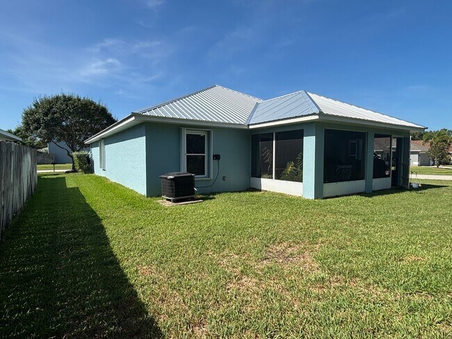 Building Photo - 4 BR 2 BA Annual Rental in Gated community...