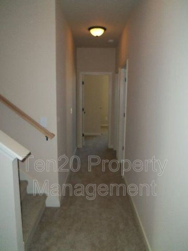 Building Photo - 1310 Ingersoll Dr