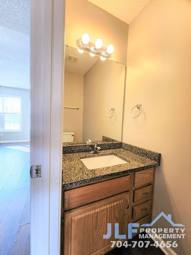 Building Photo - Full Brick Townhouse in Highly Desirable C...
