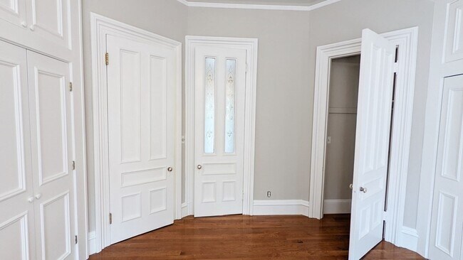 Building Photo - 387 Beacon St