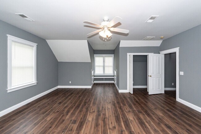 Building Photo - 115 Blackwater Dr