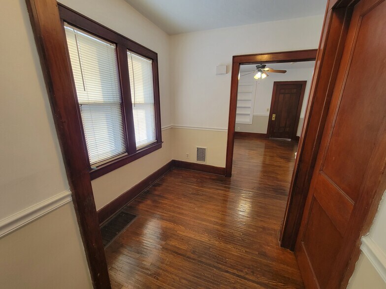 Building Photo - 114 Roser St