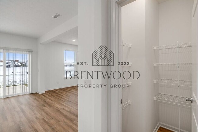 Building Photo - 7237 Gln Pk Wy