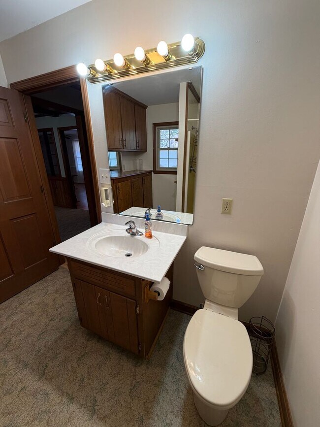 Building Photo - Spacious 3 Bedroom, 2 Bath Home on Over an Acre – Lawn Care Included!