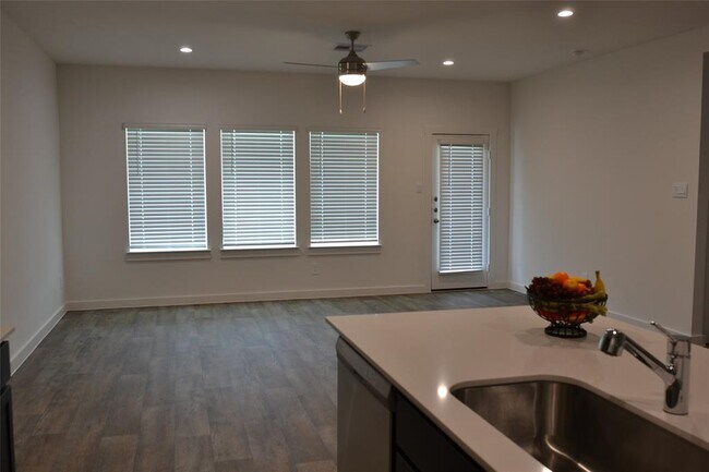 Building Photo - 1607 Portorosso Dr