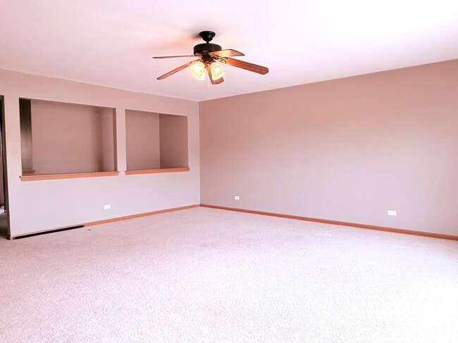Building Photo - 3984 Blackstone Dr