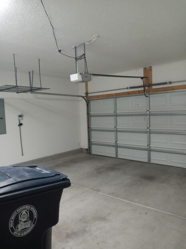 Building Photo - FOUR BEDROOMS!