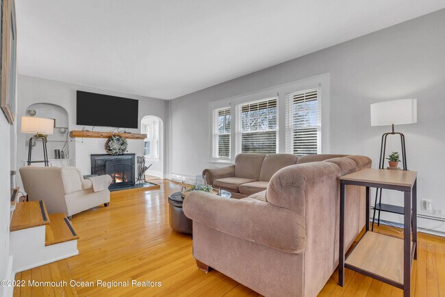 Building Photo - 102 Dixon Ave