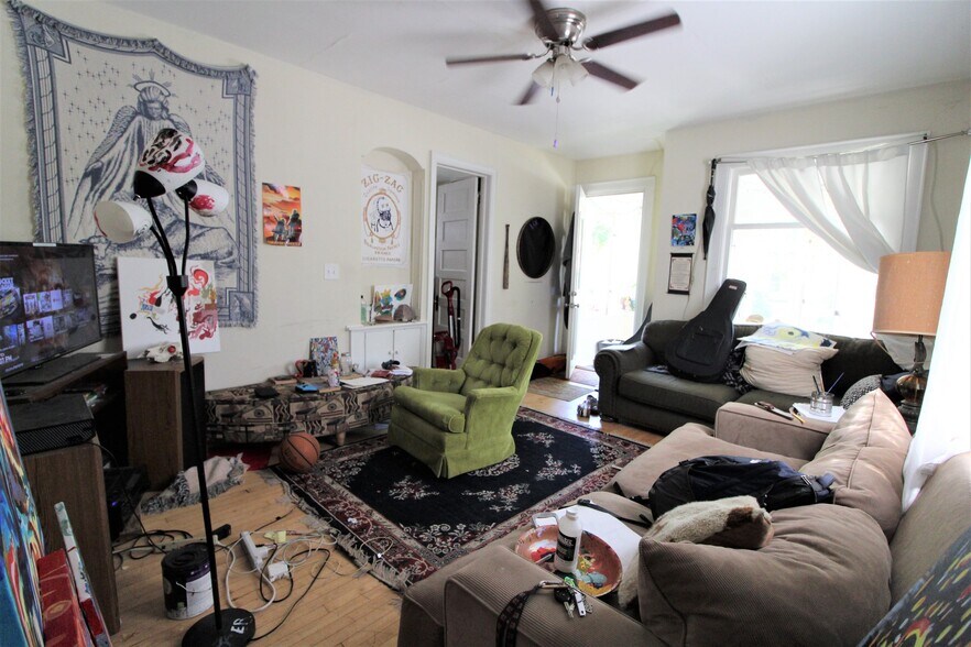 Building Photo - 2933 N Newhall St