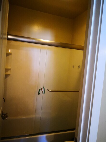 Building Photo - 10982 Roebling Ave