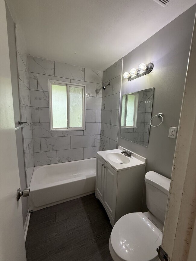 Building Photo - SEE IT NOW: Stylishly Updated Home in Inde...
