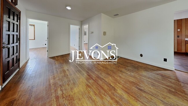 Building Photo - Charming 5-bedroom home near shopping, parks, and University of Puget Sound - Minutes from Cheney...