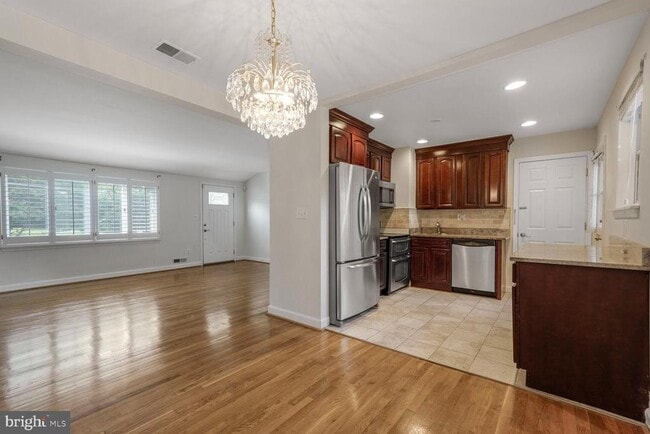Building Photo - 6903 Fern Ln