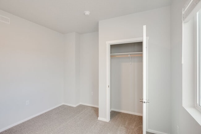 Building Photo - 2 Bedroom Apartments in Caldwell With Style, Convenience & Comfort!