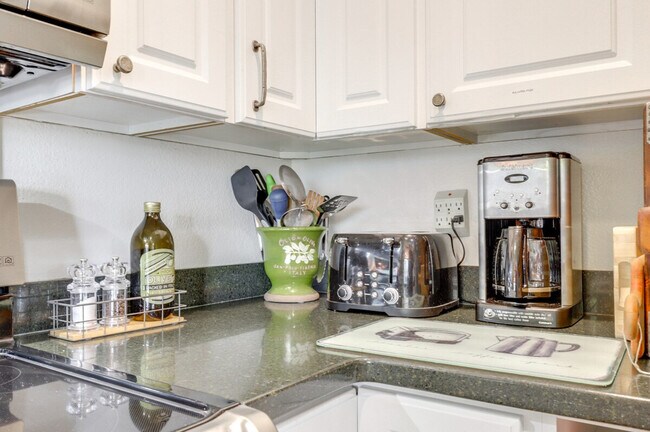 Building Photo - 440 Bernice Ln