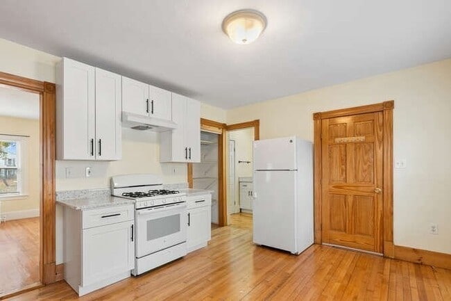 Building Photo - 7 Perham St