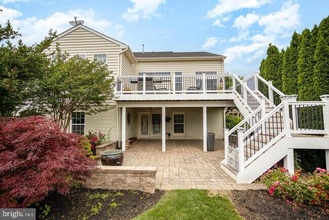 Building Photo - 714 Monarchos Dr