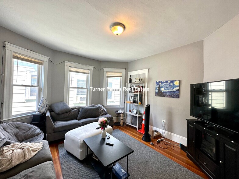 Primary Photo - 9 Taft St