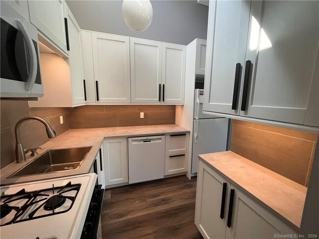 Building Photo - 60 Olcott Way