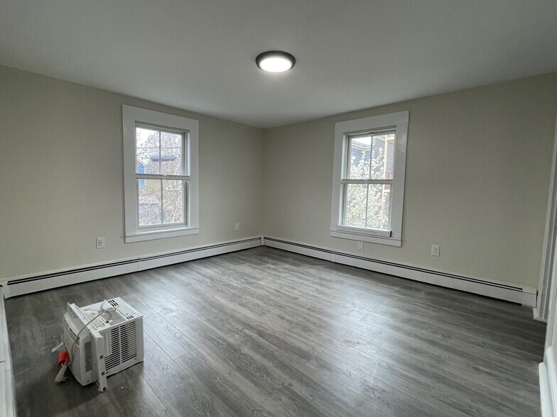 Building Photo - 26 Kenwood St