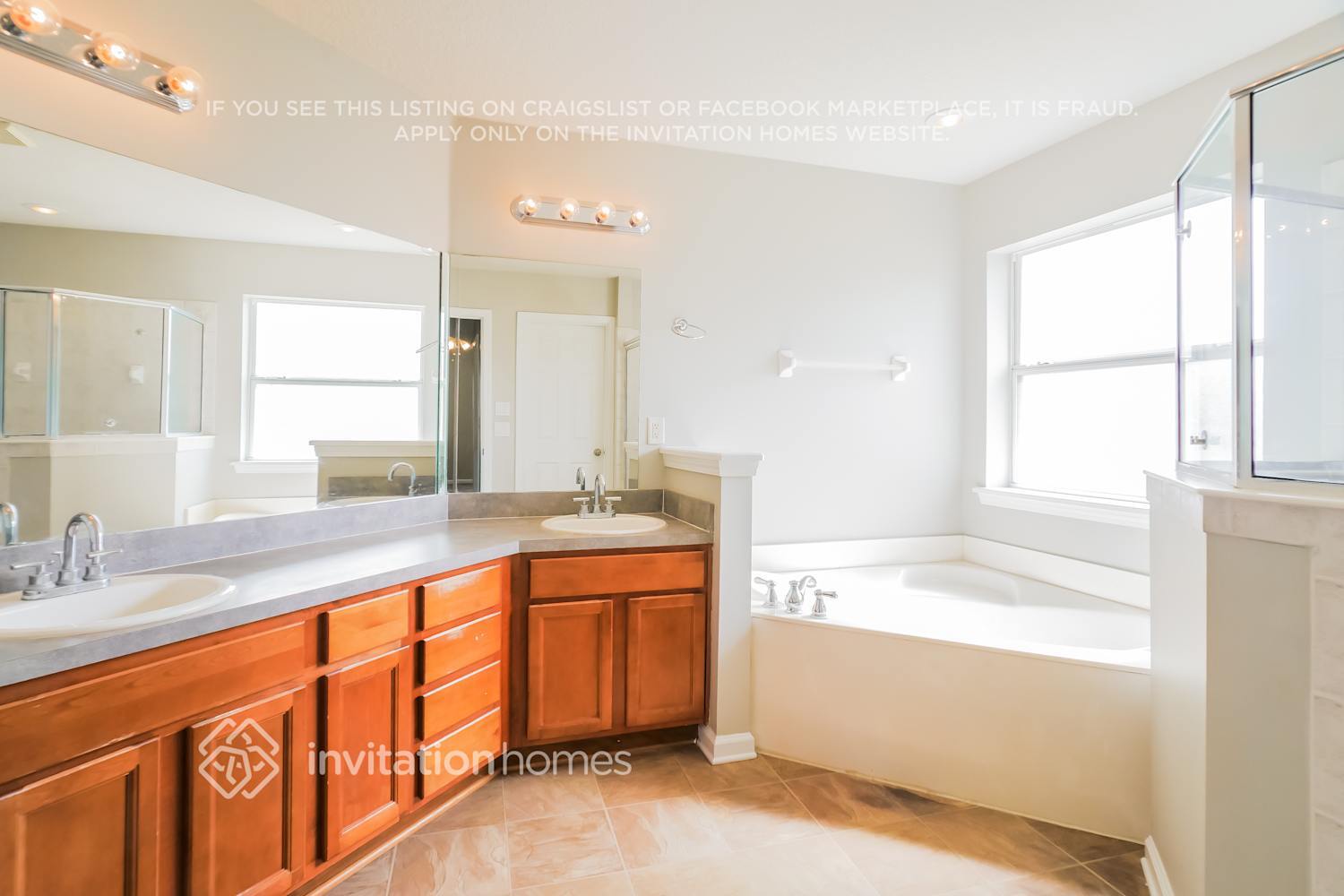 Building Photo - 901 Hawk Run Ct