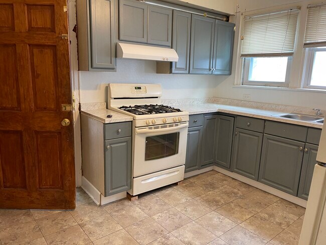 Kitchen - 1020 Lamb St