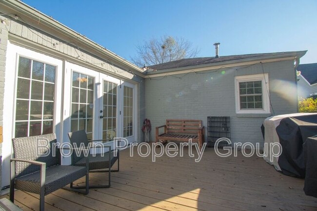 Building Photo - 205 Bethune St