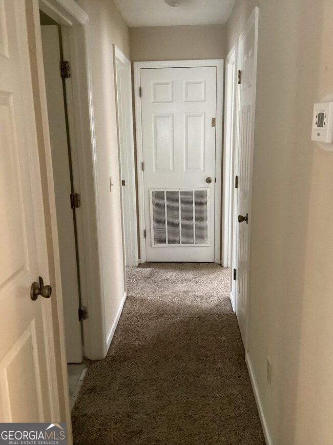 Building Photo - 209 Hallowes Dr
