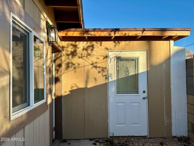 Building Photo - 3125 E Oak St