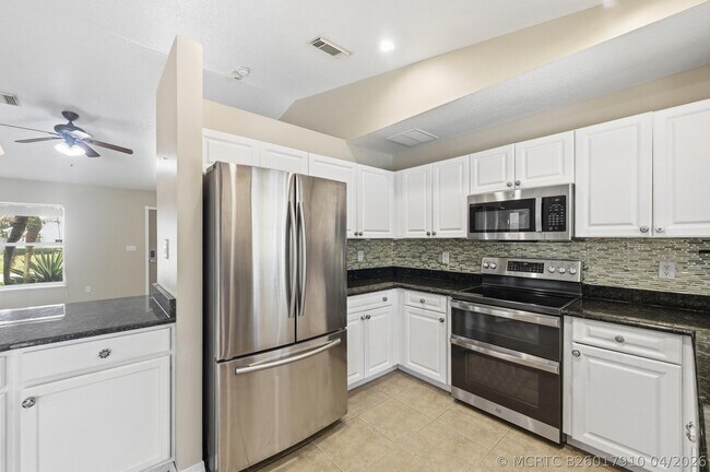 Building Photo - 1707 SE Manth Ln