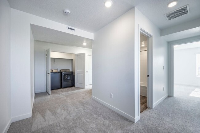 Building Photo - End Unit New Construction with Finished Basement Includes Utilities in New Jordanelle Ridge Neigh...