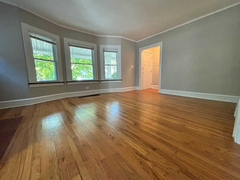 Building Photo - 1305 Hathaway Ave