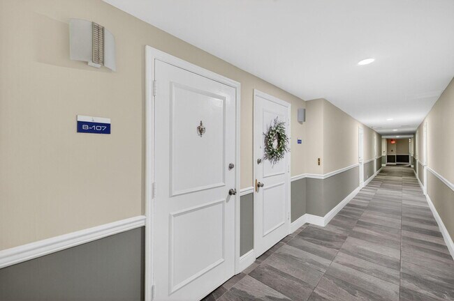 Building Photo - 2424 SE 17th St