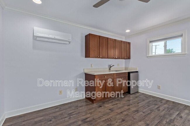 Building Photo - 1513 E Earll Dr