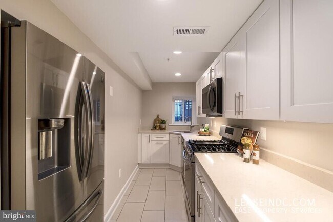 Building Photo - 1441 Clifton St NW