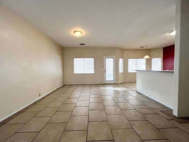 Building Photo - Beautiful 2 story single family house