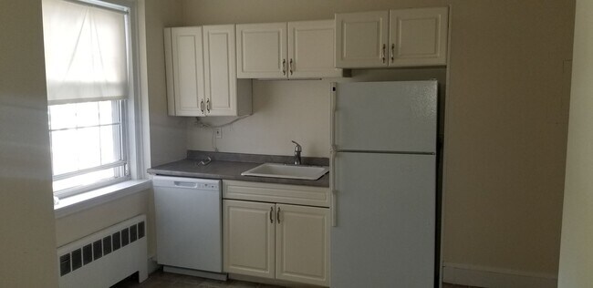 Building Photo - Beautiful 1 Bed 1 Bath on Belmont St. in W...