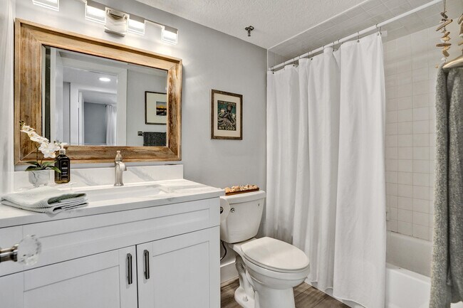 Building Photo - 2400 Deer Creek Country Club Blvd