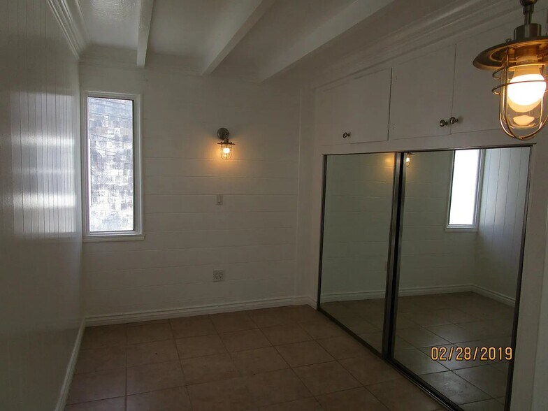 Building Photo - 303 34th St