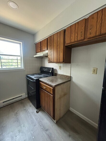 394 S 6th St 2R - 387 S 6th St