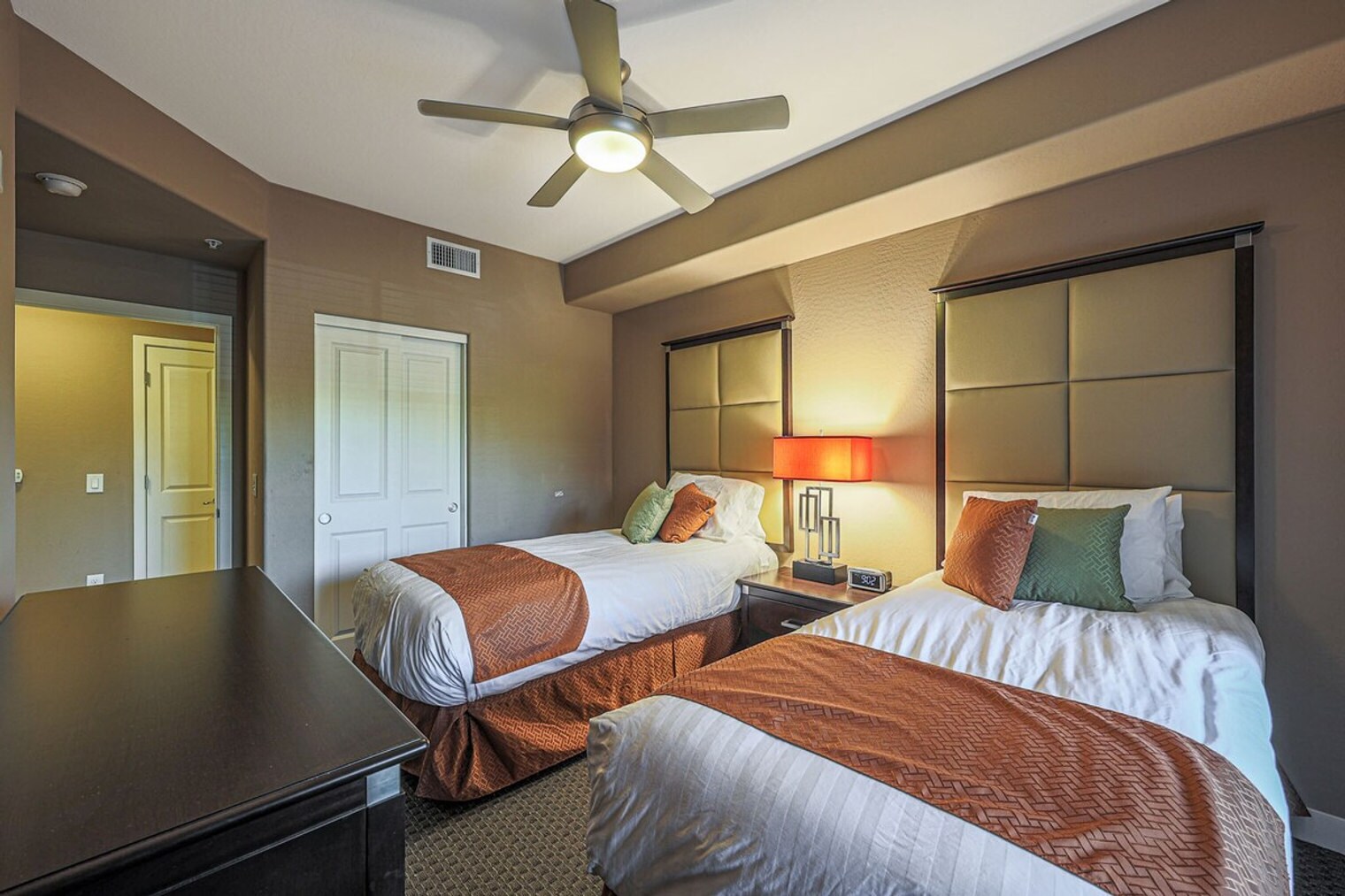 Building Photo - 5450 E Deer Valley Dr