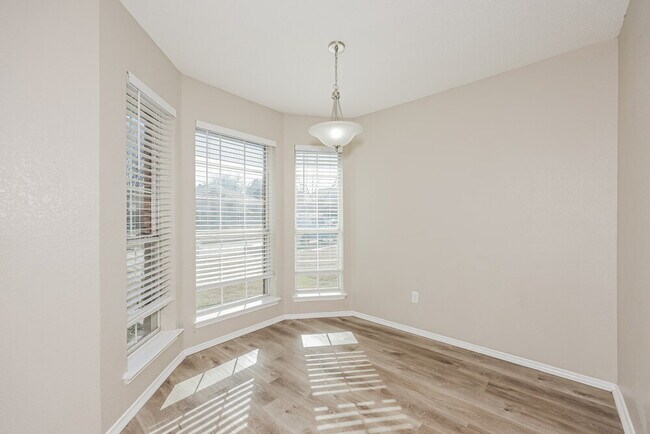 Building Photo - 1041 Glencrest Dr