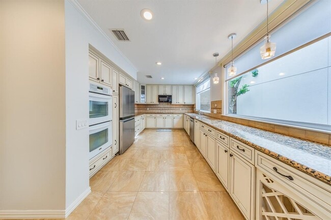 Building Photo - 2819 Bering Dr